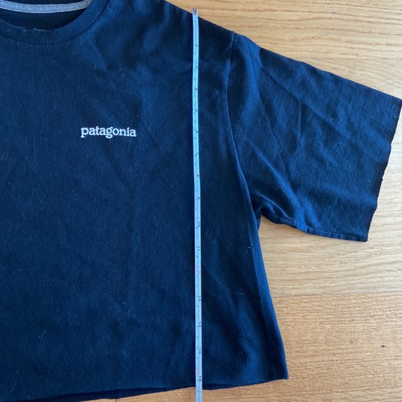 Patagonia black cropped shirt. Size M - Picture 6 of 7